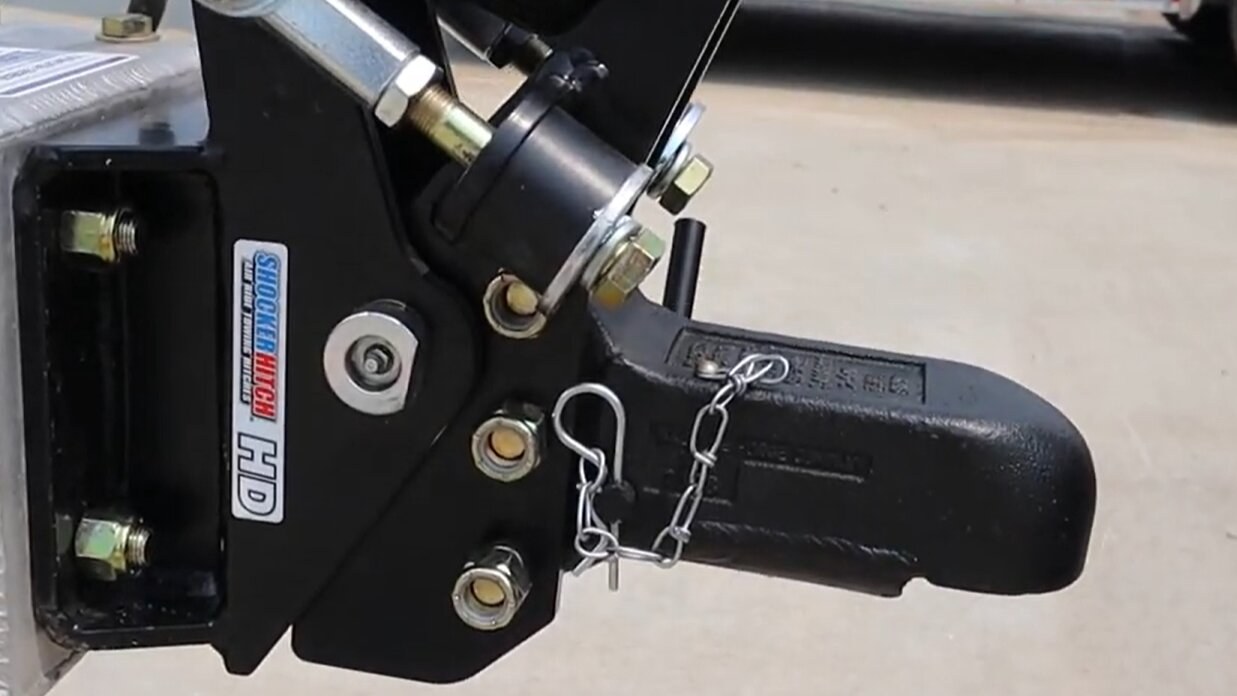 Ball coupler attached to a Shocker square-plate Air Tongue Mount